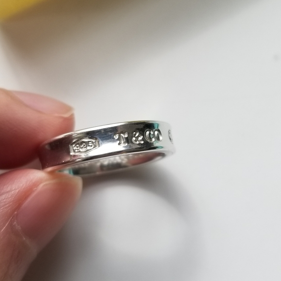 AUTHENTIC Tiffany & Co 1837 Narrow Ring (4 US) - Picture 2 of 16